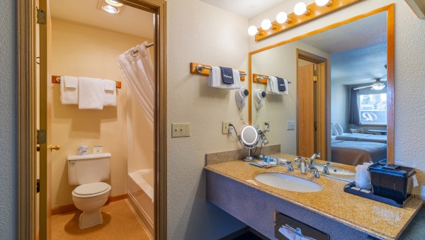 2 Queen Bed Nonsmoking Photo 4